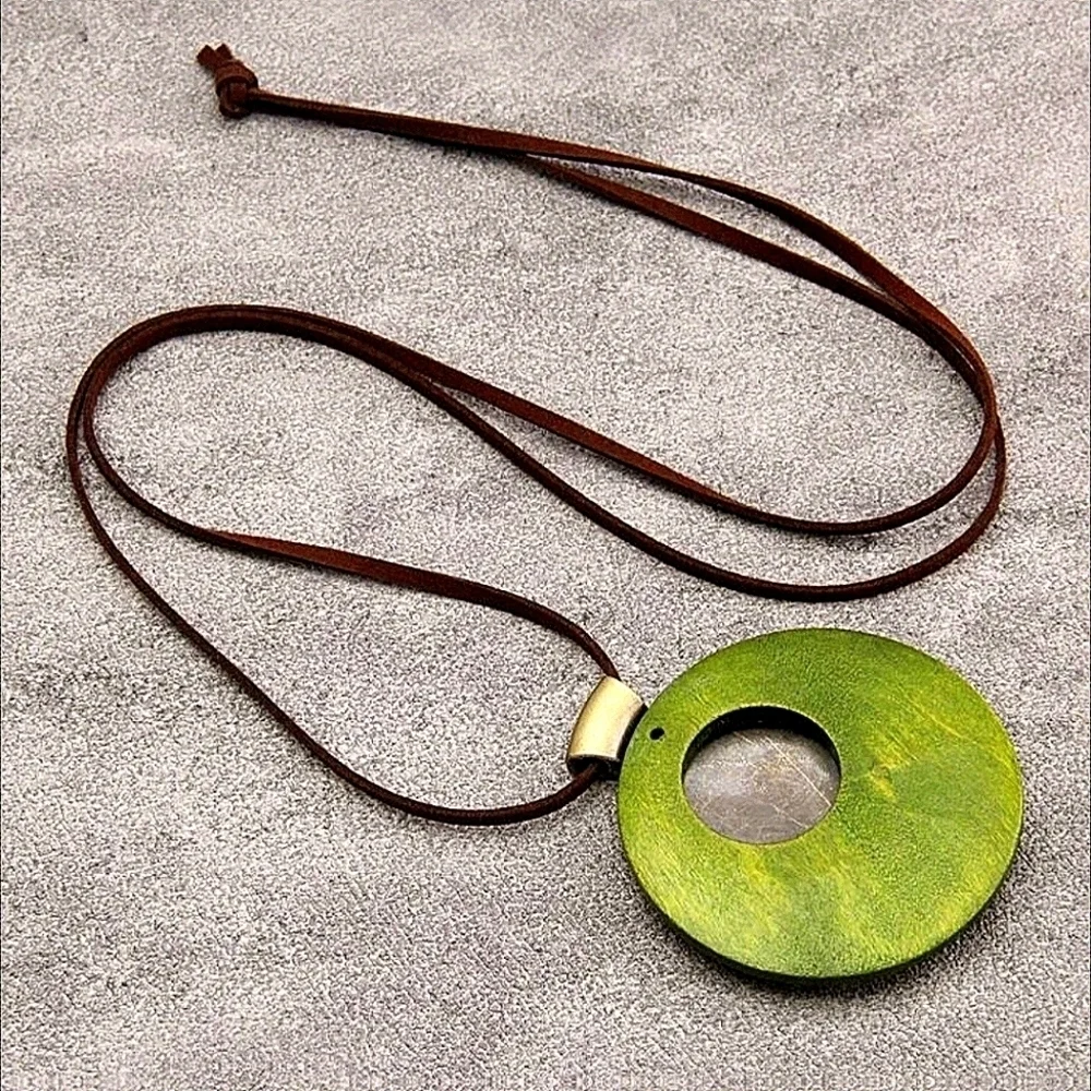 Bohemian Style Necklace Green Medallion round Pendant Necklace Boho Jewelry - Picture 4 of 7